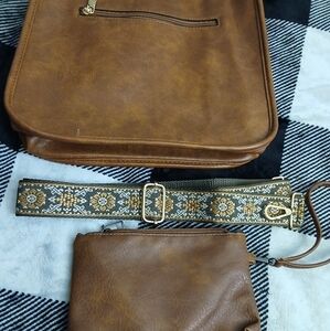 SOLD💰SOLD💰Brown Faux Leather Bag Set with Patterned Strap